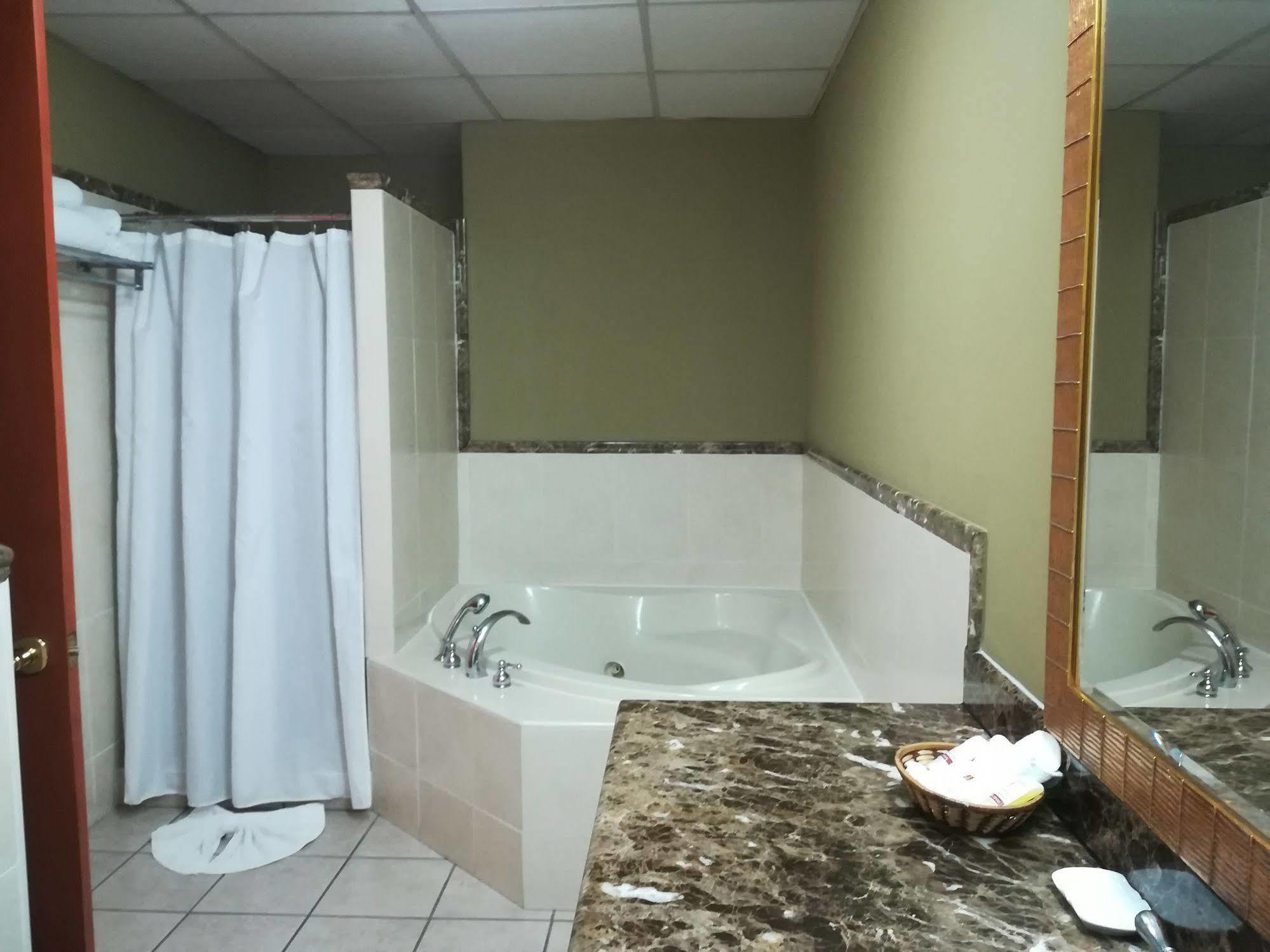 Suites Las Palmas, Hotel & Apartments. San Salvador Eksteriør billede