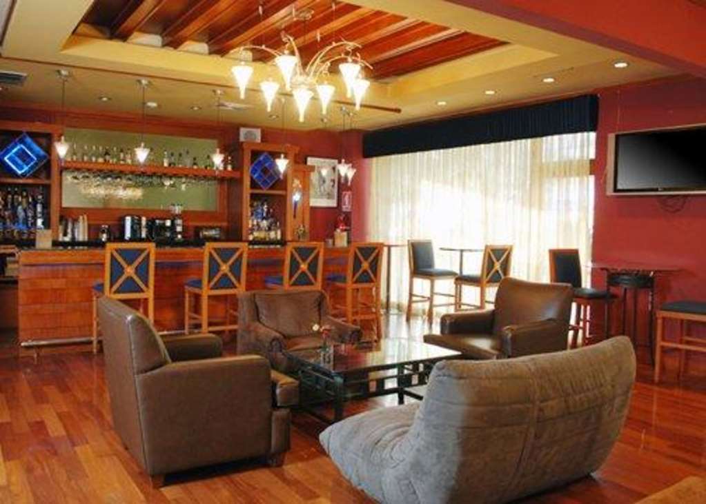 Suites Las Palmas, Hotel & Apartments. San Salvador Restaurant billede